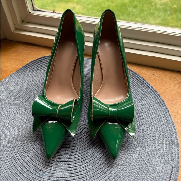 Shoes - Elegant Green Bow Heels